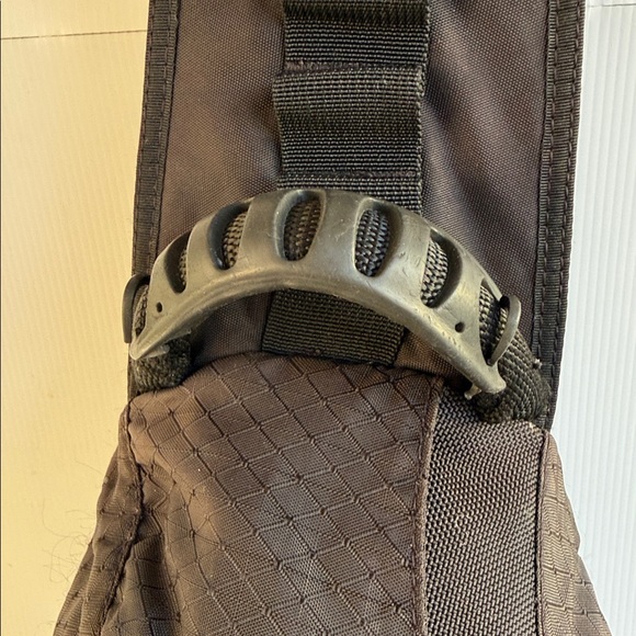 VINTAGE OAKLEY SANDBAG SLING BAG BACKPACK - DECENT USED CONDITION BLACK TACTICAL - Picture 5 of 17